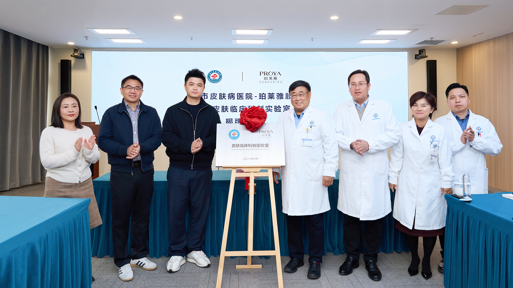 ${videoItem.getCoverImage().getAlt()}