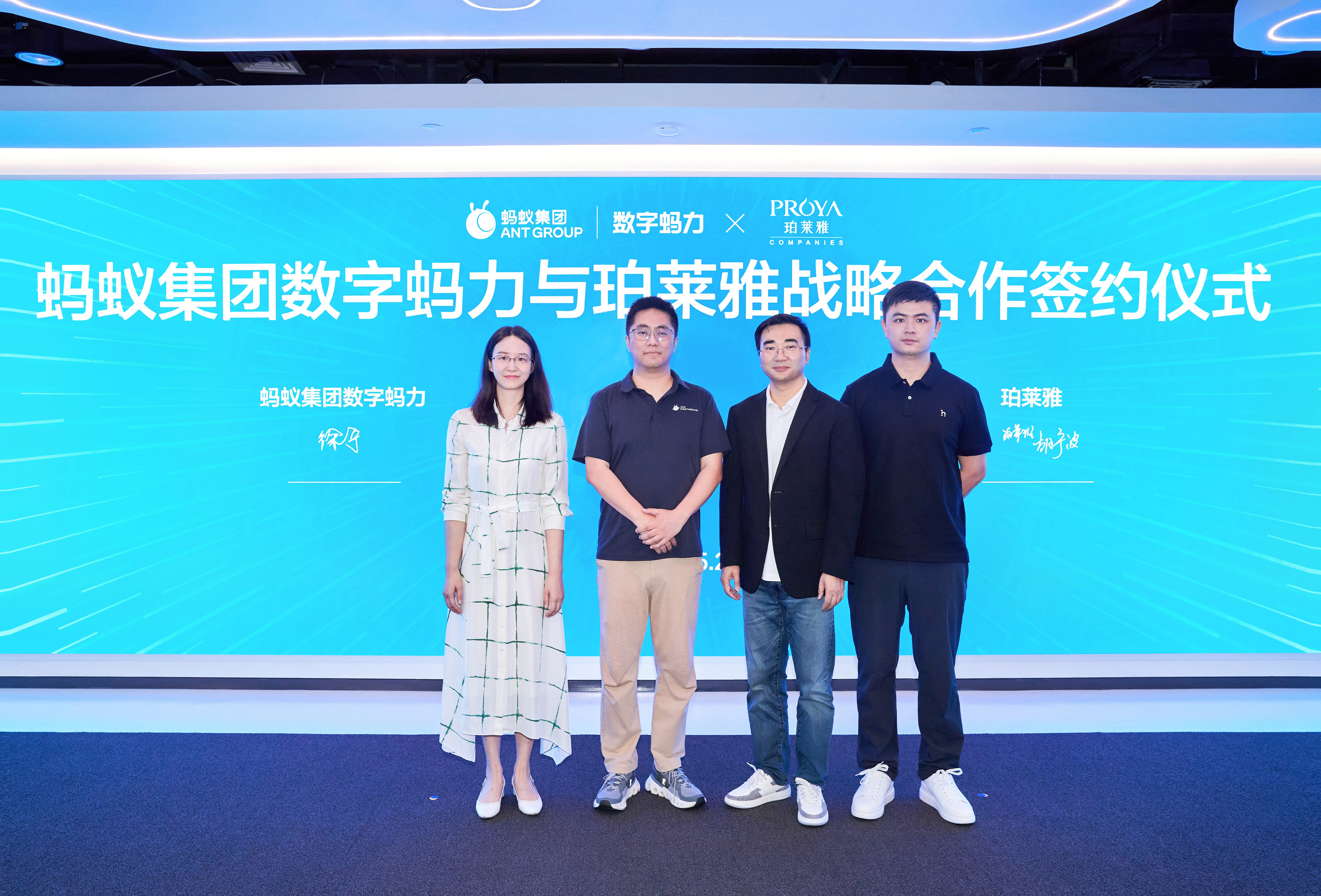 ${videoItem.getCoverImage().getAlt()}